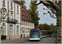 - Herbst in Strasbourg - Von der Place de la R�publique in Strasbourg biegen die Trams in die Place Broglie ein. 30.10.2011  