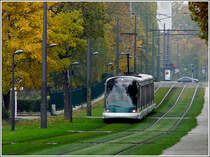 - Gr�ner Teppich - Zwischen den Haltestellen Droits de l'Homme und Parlement Europ�en f�hrt die Eurotram wie �ber eine gr�nen Teppich an dem Marne/Rhein Kanal entlang. 30.10.2011 (Hans) 