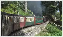 Die Strecke nach Blaenau Ffestiniog befindet sich im unteren Streckenteil meistens im dichten Laub- und Farnwald und verl�uft oft auf St�tzmauern. (14.08.2011)