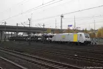 185 681-4 Railpool f�r PCT - Private Car Train GmbH mit einem VW-Autotransportzug durch Hamburg-Harburg gefahren. 10.11.2011