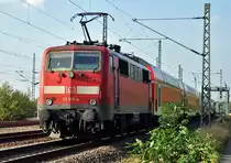 111 015-4 schiebt und 093-1 zieht den RE9 mit 5 Dostos nach Aachen Hbf bei Porz-Lind 21.10.2011