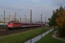 110 438-9 mit einem Sonderzug in D�sseldorf-Derendorf am 28.10.2011