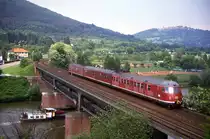 Letzter Einsatztag: 456 103 quert den Neckar bei Neckargem�nd, 31.05.1986.