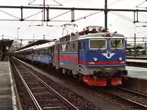 1392 mit Regionalzug G�teborg-V�ster�s-Stockholm auf Bahnhof G�teborg Central am 17-7-2000. Bild und scan: Date Jan de Vries.