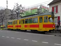 Nun hat der Wagen seine Endposition erreicht. Jetzt beginnen die Vorbereitungen um den D�wag auf die Strasse zu legen. Die Aufnahme stammt vom 10.11.2011.  