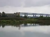 Br�cke �ber die Dordogne bei Cubzac-les-Ponts (von Gustave Eiffel erbaut), Juli 2006.
