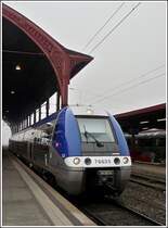 - Herbst in Strasbourg - Ein moderner Triebzug verl�sst am 29.10.2011 die altehrw�rdige Halle der Gare Centrale von Strasbourg. (Hans)