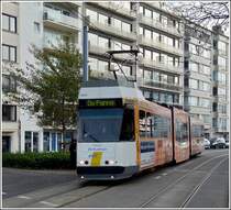 - Mehr Urbanit�t - Die Strecke der Kusttram f�hrt nicht nur immer an der Nordseek�ste entlang, sondern auch durch die engen H�userschluchten der Hafenstadt Oostende. 12.11.2011 (Hans)