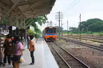 NKF 1239 f�hrt am 18.Juni 2011 als EXP 76 im Bf. Udon Thani ein.