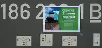 GESUCHT: SINN F�R REALIT�T So lautet die �berschrift auf einem Plakat, das ich ende Oktober 2011 auf einer Cobra in Aachen West fotografieren konnte. Der weitere Text, den mir Hans freundlicherweise �bersetzte lautet:  Informationsversammlungen f�r Lokf�hrer �ber Lohn- und Arbeitsbedingungen bei NMBS Logistics finden an folgenden Daten und Orten statt.  Danach folgen vier Termine in Antwerpen, L�ttich, Charleroi und nochmals Antwerpen. So viel zum Thema Traumberuf Lokf�hrer.
