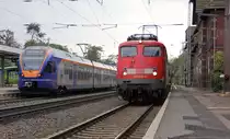 Der vor seiner Abfahrt lange in Eichenberg stehende BT-Sonderzug mit 110 452-0 lud ein f�r ein Doppelbild mit dem einfahrenden 427 501 (R7 nach Eschwege). Aufgenommen am 17.09.2011.