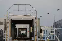 Siemens LOK 1. Vom Zaun aus durch eine Waschstrasse auf dem Siemens Pr�fcenter Wildenrath fotografiert.