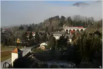 �ber das 71m lange Steinhaus Viadukt f�hrt eine 1044 mit EC 252  Albertina  von Maribor nach Wien Meidling. 
Steinhaus 19_11_2011