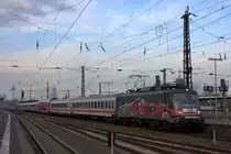 Die 115 509-2  80 Jahre DB Autozug  zog am 20.11.2011 den Pbz 2476 von Frankfurt (Main) nach Dortmund durch K�ln Messe/Deutz.
