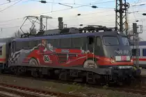 Ein Portrait der 115 509-2  80 Jahre DB Autozug  die am 20.11.2011 den Pbz 2476 von Frankfurt (Main) nach Dortmund durch K�ln Messe/Deutz zog.
