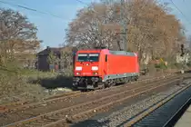 Am 20.11.2011 f�hrt 185 318-3 solo durch Essen-Altenessen.
