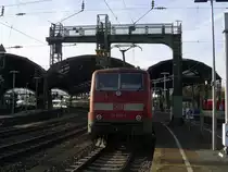 111 012 und 111 079 fahren mit dem RE 9 in den Aachener Hbf ein. Eigentlich sollte die Linie immer in Sandwich fahren bis der E-Untalent seine Zulassung bekommt aber meistens f�hrt trotzdem nur eine 111 (19.11.2011)