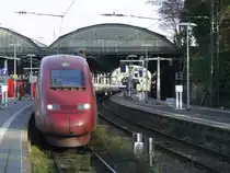 4346 ist gerade im Aachener Hbf angekommen und muss f�r die weiter fahrt hier ihr auf den  Belgien -Strom Umspannen (19.11.2011)