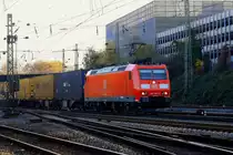 Die 185 149-2 DB kommt mit einem KLV-Zug aus Richtung K�ln und f�hrt in Aachen-West ein.
20.11.2011