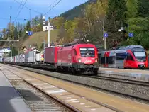1116 082-7 f�hrt mit der Rollenden Landstra�e von Innsbruck kommend in Richtung Brenner. (30.Oktober 2010)