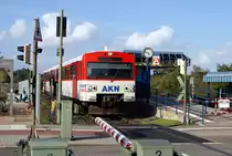 W�hrend der Hauptverkehrszeit verkehren die Z�ge der Linie A2 von Ulzburg S�d nach Norderstedt-Mitte sogar im 10-Minuten-Takt: Hier beschleunigt ein VTA der AKN an der Station Quickborner Stra�e am 22.09.2011 gen Norderstedt Mitte.