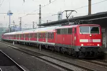 Die 111 077-4 mit einer weiteren im Schlepp zieht den RE9 von Aachen bis K�ln Messe/Deutz am 20.11.2011