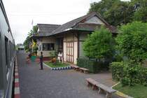 Aufnahmsgeb�ude des Bf. Huai Sam Phat am 18.Juni 2011. 

