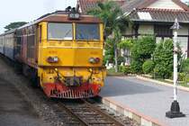 ALS 4120 (Co'Co', de, Alsthom, Bj.1974/75) am 18.Juni 2011 mit dem RAP 133 im Bf. Huai Koeng.