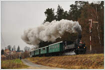 310 093 (ex kkStB 97.194) mit ihrem Dampfsonderzug von Ceske Budejovice nach Nova Pec am 19.11.2011 bei der Ausfahrt aus Kajov. Ebenso mit den Lichtern der 44ger.