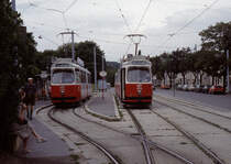 Wien Wiener Stadtwerke-Verkehrsbetriebe (WVB) SL 62 (E2 4030 (SGP 1979)) / SL 60/62 (E2 4039 (SGP 1980)) XIII, Hietzing, Lainz, Wolkersbergenstraße (Endstation) im Juli 1992. - Scan eines Diapositivs. Agfa Agfachrome 200 RS200. Kamera: Leica CL.