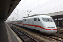 401 006/506  Itzehoe  kommt im strahlenden Wei� als Lz durch den Hannover Hbf gefahren. Grund f�r das helle Wei� ist die ganz frische Hauptuntersuchung [REV|KKRO X|22.11.11] von Heute. 22.11.2011