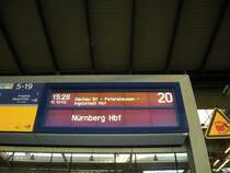 Zugzielanzeiger auf Gleis 20 in M�nchen Hbf am 19.11.2011