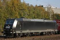 MRCE/OHE 185 546 am 25.10.11 bei einem kurzen Halt in Hamburg-Unterelbe.