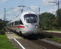 Ein ICE-T durchf�hrt am 8. August 2011 auf seiner Fahrt nach Berlin den Hp Ebing in Richtung Lichtenfels.