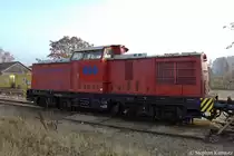 V 100.05 (202 726-6) ex DR 110 726-7 HGB - Hessische G�terbahn GmbH steht mit einem Bauzug in Rathenow. 24.11.2011