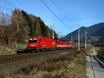 Die 1216 021, die 1144 240 und die 1144 095 am 19.11.2011 mit einem KLV-Zug unterwegs bei Terfens.