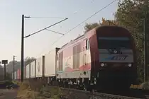 EVB 420 13 hat ihr Ziel den Gbf Alte S�derelb fast erreicht und f�hrt hier am 27.10.11 mit einem Containerzug durch Hamburg-Moorburg.