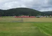 Eine 612er Doppeltraktion ist am 8. Juli 2011 als RE nach Saalfeld bei Kronach unterwegs.