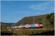 - Herrliches Novemberwetter - Am 21.11.2011 dr�ckt die 4017 den IR 3710 Luxembourg - Troisvierges durch das Tal der Clerve in Drauffelt. (Jeanny)