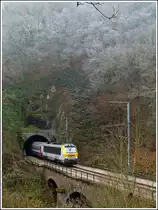 - Modellbahncharakter - Die 3008 hat am 16.11.2011 den Tunnel  F�ischterhaff  verlassen und bef�hrt nun die Sauerbr�cke in der N�he von Goebelsm�hle. (Hans)