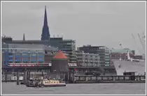 Hamburger Hochbahn am Johannisbollwerk nahe der Landungsbr�cken. (21.10.2011)