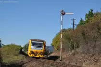 814 014 als Os 7544 von Klatovy nach �elezn� Ruda-Al�bět�nam Einfahrsignal von N�rsko am 03.10.2011