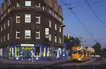 Dortmund Tw 6 passiert im Verlauf der Heyden-Rynsch Stra�e die legend�re Szenekneipe Che-Coolala (1981 - 1997). Aufnahme vom 30.06.1992.