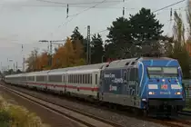 Die 101 042  Ecophantenn  (Tonnenweise CO2 sparen mit den ECO2Phnten/DB Schenker) zog am 2.11.11 den IC 2217 durch D�sseldorf-Angermund.