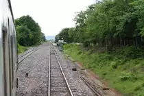 Einfahrt in Richtung Kaeng Khoi Jn. in den Bf. Khok Khli am 18.Juni 2011. 

