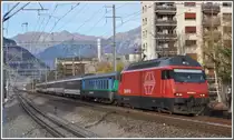 460 010-2 mit IR1773 erreicht in K�rze Chur. In diesem Zug sind fast s�mtliche Wagenmodelle der SBB vorhanden. (01.12.2011)