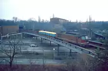 130 007 zweigt am Bahnhof Westkreuz von Witzleben (Berliner Stadtring) kommend in den Rbf. Grunewald ab, 30.03.1985.