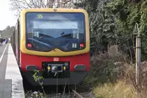 STRAUSBERG (Landkreis Märkisch-Oderland), 26.11.2011, Berliner S-Bahnlinie S5 im Zielbahnhof Strausberg