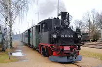 BR 99 1574-5 Einfahrt des Zuges aus Oschatz in den Bahnhof M�geln. (04.12.2011)