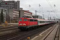 110 457 mit einem Sonderzug am 04.12.2011 am Heimeranplatz in M�nchen.